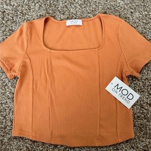 Orange mod on trend top, size large, tag on top